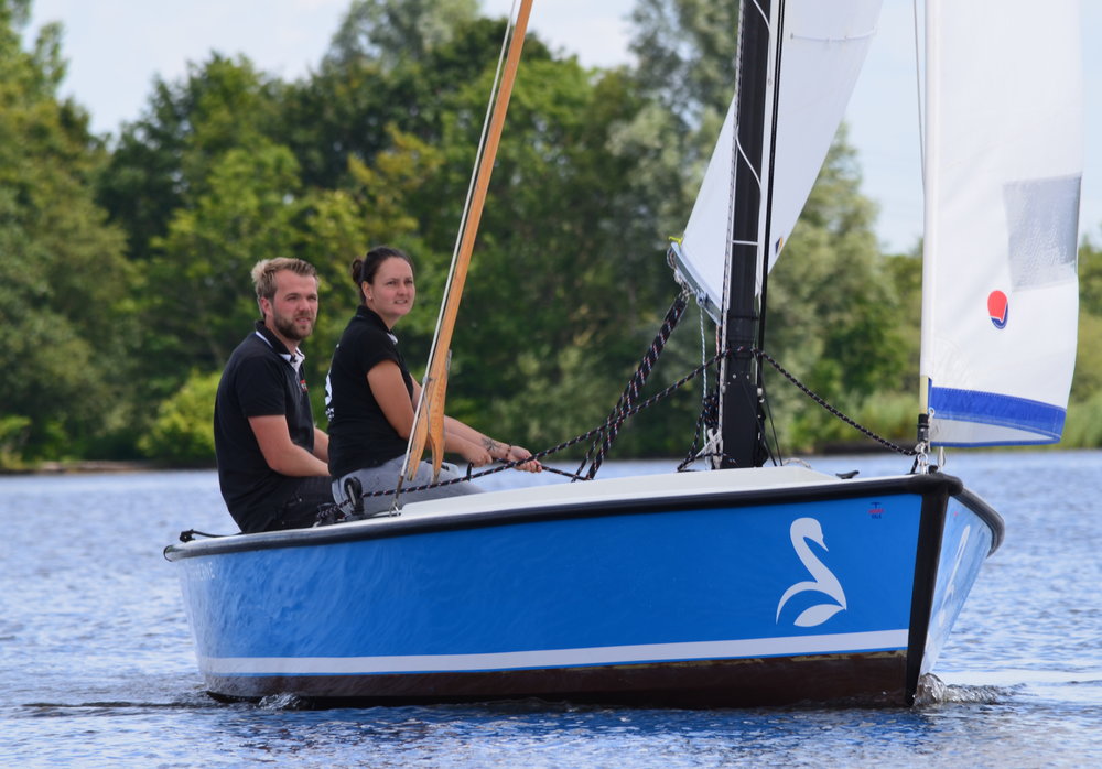 Hoora Valk met buitenboordmotor huren